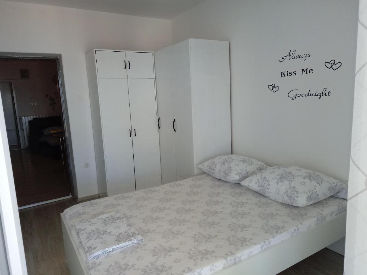 Apartments Flora تْسْغيكفانِتْسا المظهر الخارجي الصورة